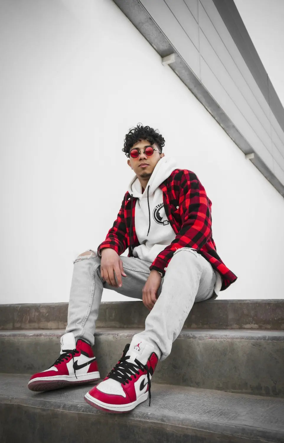 How to Style Streetwear for a Casual Look: Unleash Your Fashion Sense